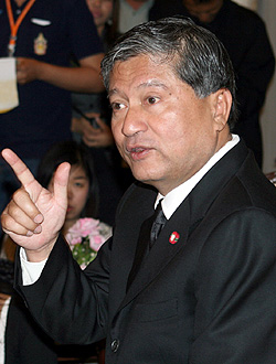 เฉลิม กลืนน้ำลายลูกสอบตกไม่เป็น รมต. อ้างพูดเอามันตอนหาเสียง 